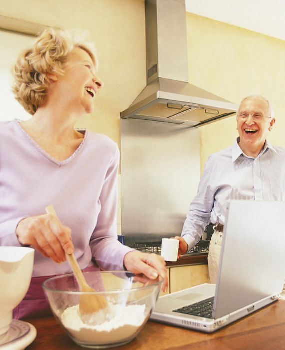 senior-couple-in-the-kitchen-hires-2566-small.jpg